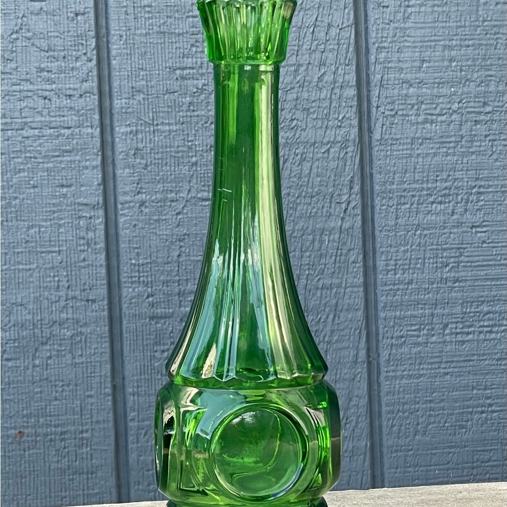 9 in Wheaton Glass, Bud Vase, with Bullseye Design.
